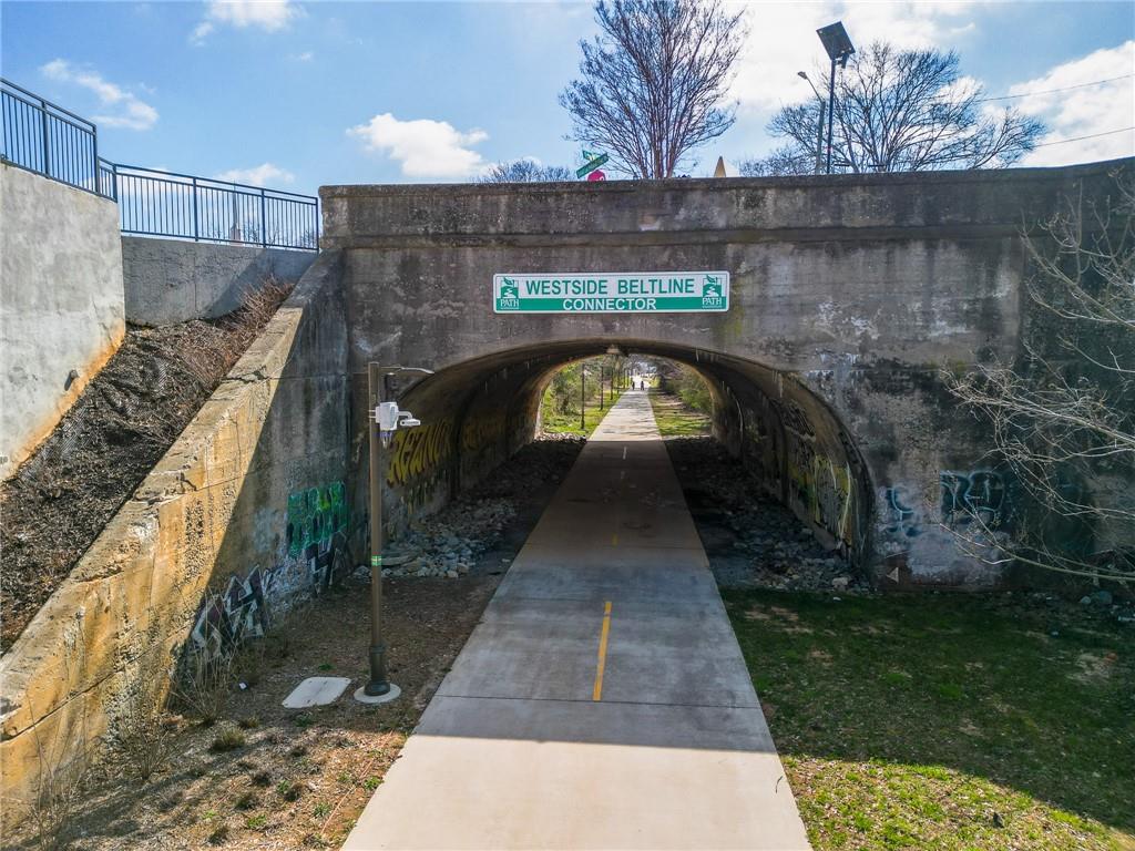 889 Hollywood Road Northwest Atlanta, GA 30318 - Photo 23 of 27