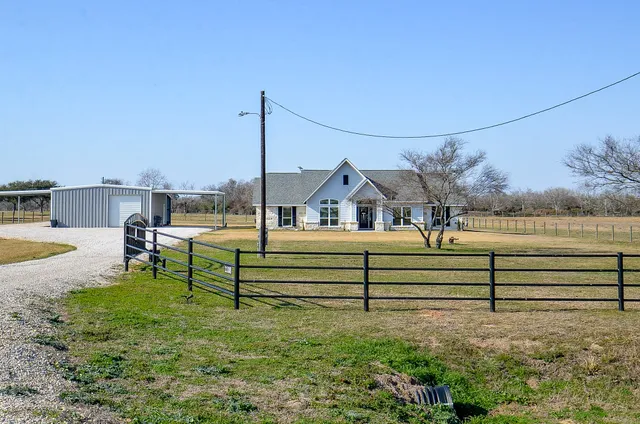 $670,000 | 1108 County Road 475, Wharton, TX 77488