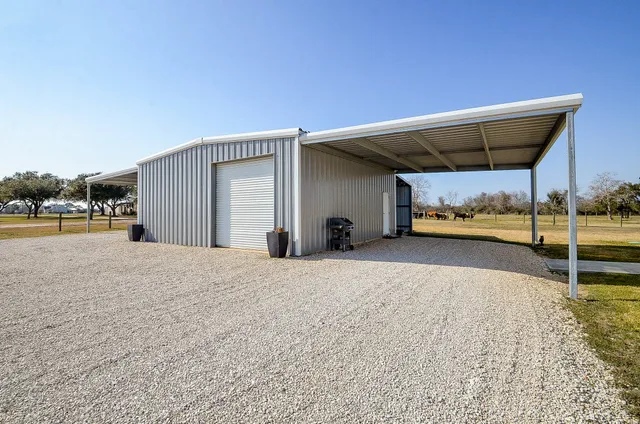 $670,000 | 1108 County Road 475, Wharton, TX 77488