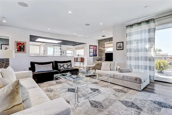 $3,095,000 | 1074 7th Street, Hermosa Beach, CA 90254