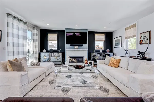$3,095,000 | 1074 7th Street, Hermosa Beach, CA 90254
