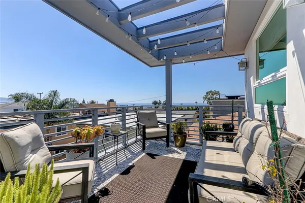 $3,095,000 | 1074 7th Street, Hermosa Beach, CA 90254