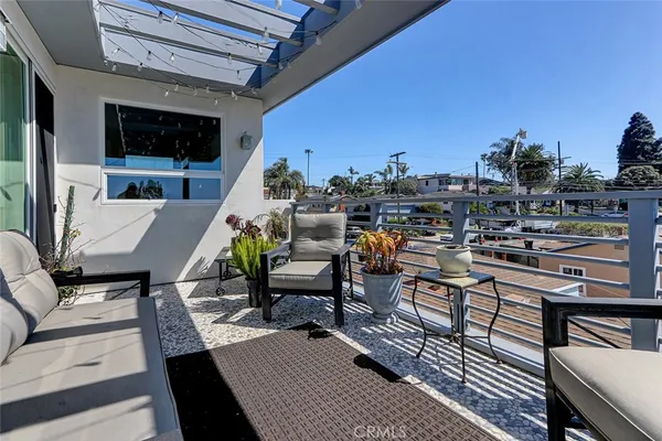 $3,095,000 | 1074 7th Street, Hermosa Beach, CA 90254