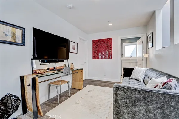 $3,095,000 | 1074 7th Street, Hermosa Beach, CA 90254