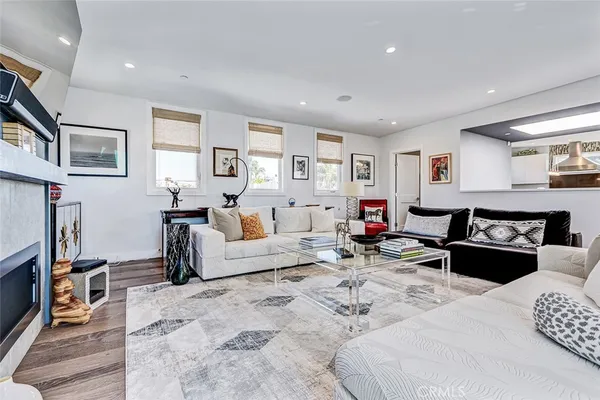 $3,095,000 | 1074 7th Street, Hermosa Beach, CA 90254