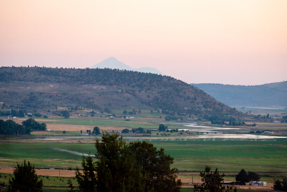 12520 Lisa Road Klamath Falls, OR 97603 - Photo 7 of 64 12520LisaRd.-Twilight-1