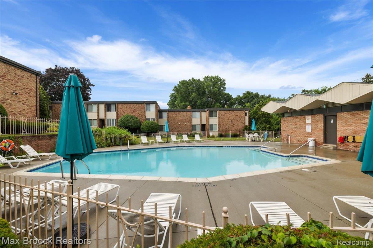 4041 West Maple Road, Unit 101 Bloomfield Hills, MI 48301 - Photo 20 of 20 Community Pool