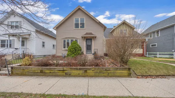 $199,900 | 1117 Broadway Avenue, Sheboygan, WI 53081