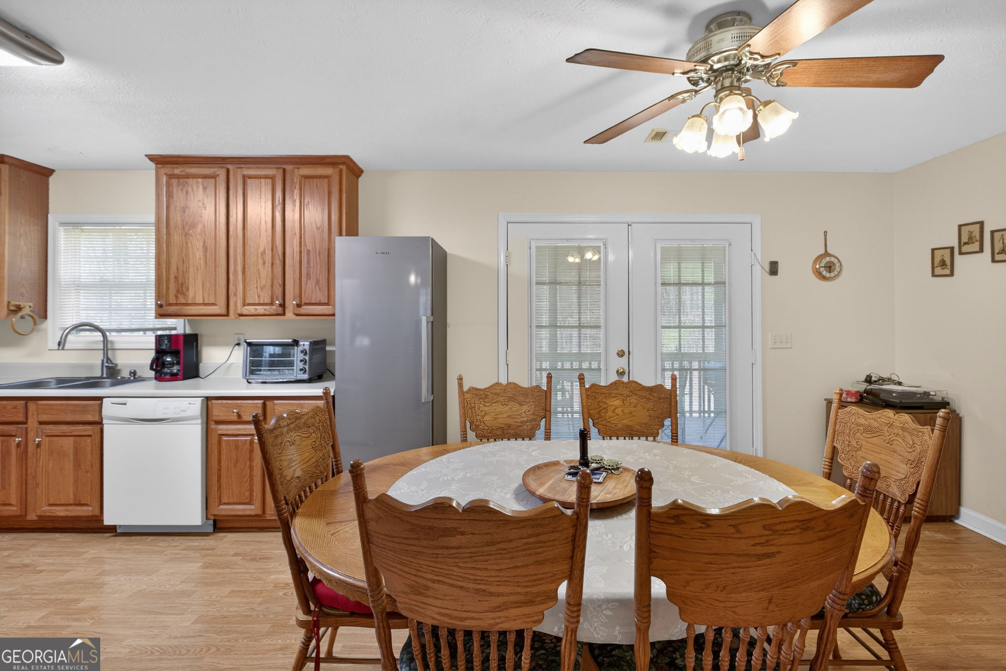 5010 Highway 27 Franklin, GA 30217 - Photo 11 of 39 a dining room with furniture and window