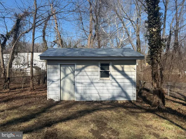 a view of a small yard with large tree