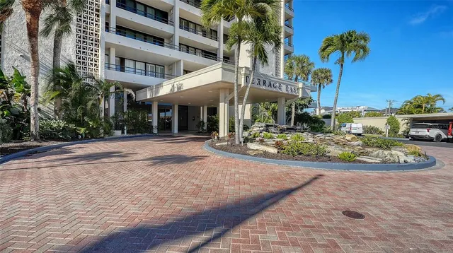 $1,375,000 | 5300 Ocean Boulevard, Unit 301, Sarasota, FL 34242