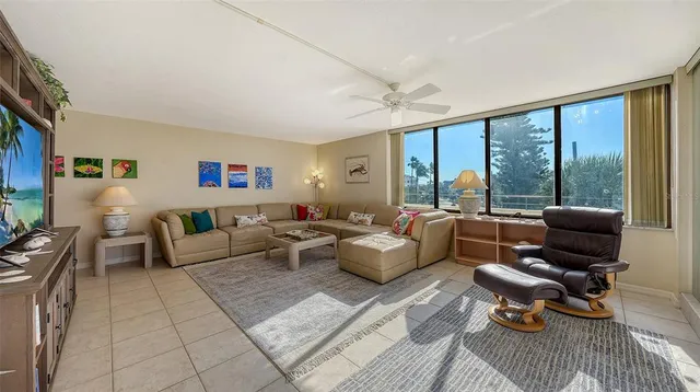 $1,375,000 | 5300 Ocean Boulevard, Unit 301, Sarasota, FL 34242