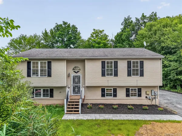 $525,000 | 694 Highway 32, Wallkill, NY 12589
