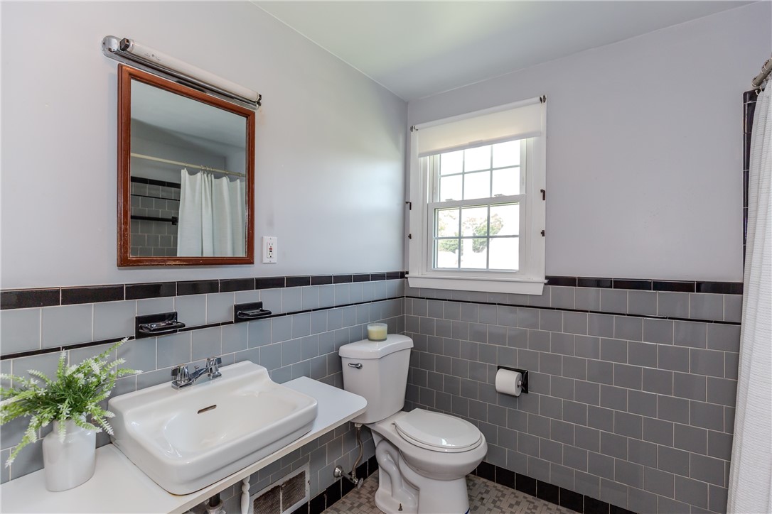 15 Drake Road Warwick, RI 02888 - Photo 27 of 48 Upper level full bath