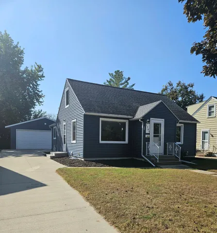 $215,000 | 1704 1st Avenue Southeast, Austin, MN 55912