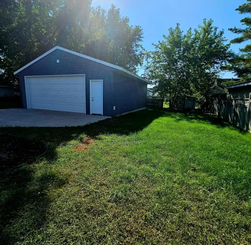 $215,000 | 1704 1st Avenue Southeast, Austin, MN 55912