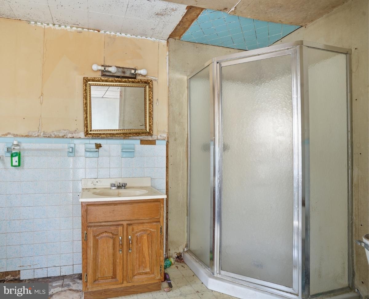 103 Ceramic Drive Newfoundland, PA 18445 - Photo 12 of 35 a bathroom with a sink a toilet and shower