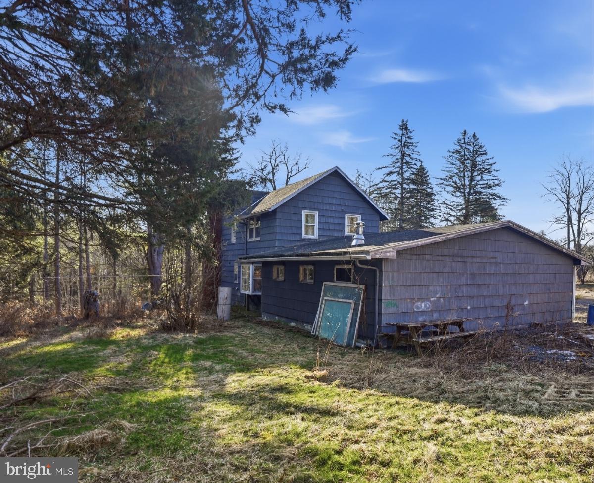 103 Ceramic Drive Newfoundland, PA 18445 - Photo 5 of 35 a view of a house with a yard