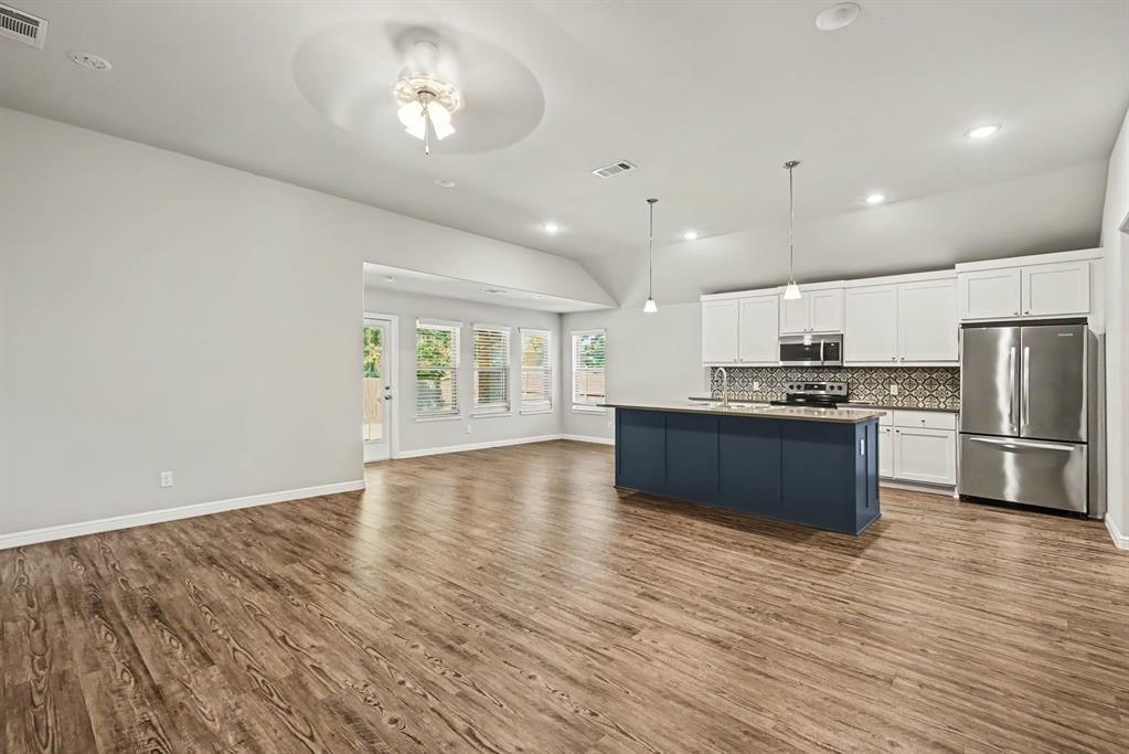 977 Sam Street Springtown, TX 76082 - Photo 7 of 31 Gallery Image 7