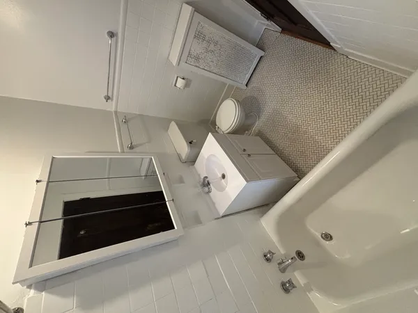 $1,450 | 2216 West Thome Avenue, Unit 3A, Chicago, IL 60659