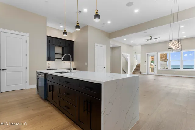 $1,580,000 | 1852 Beach Boulevard, Biloxi, MS 39531