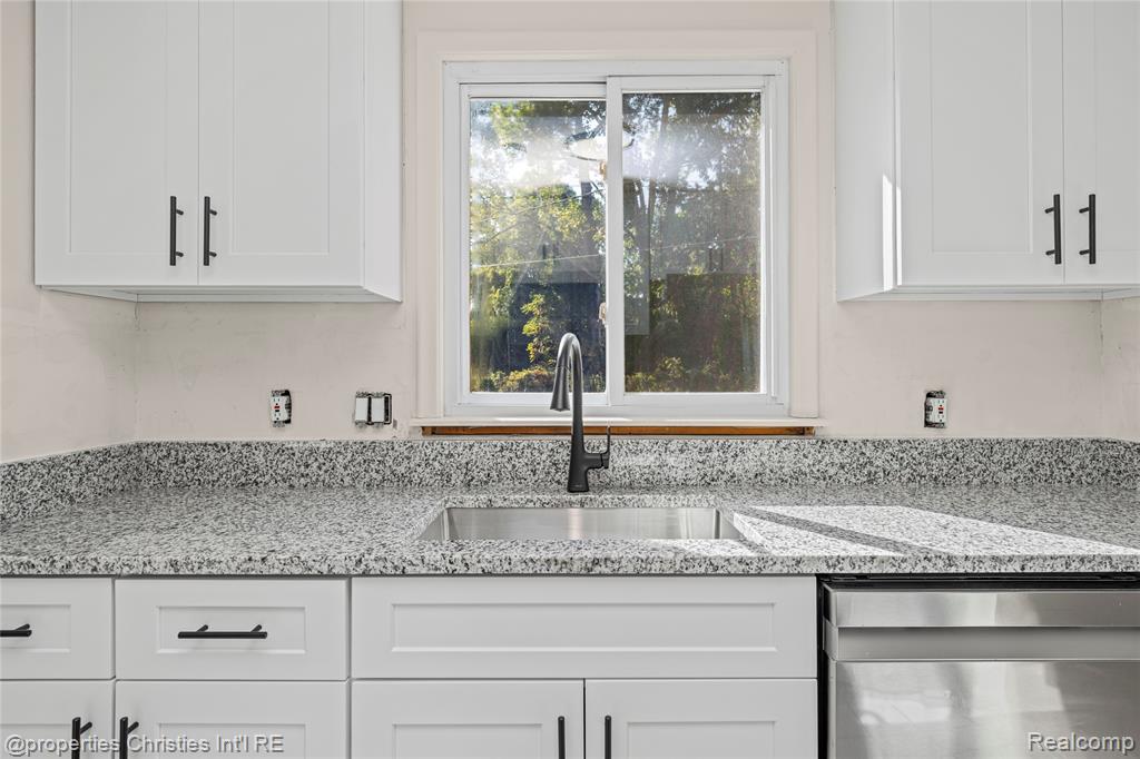 6550 Inkster Road West Bloomfield, MI 48322 - Photo 12 of 39