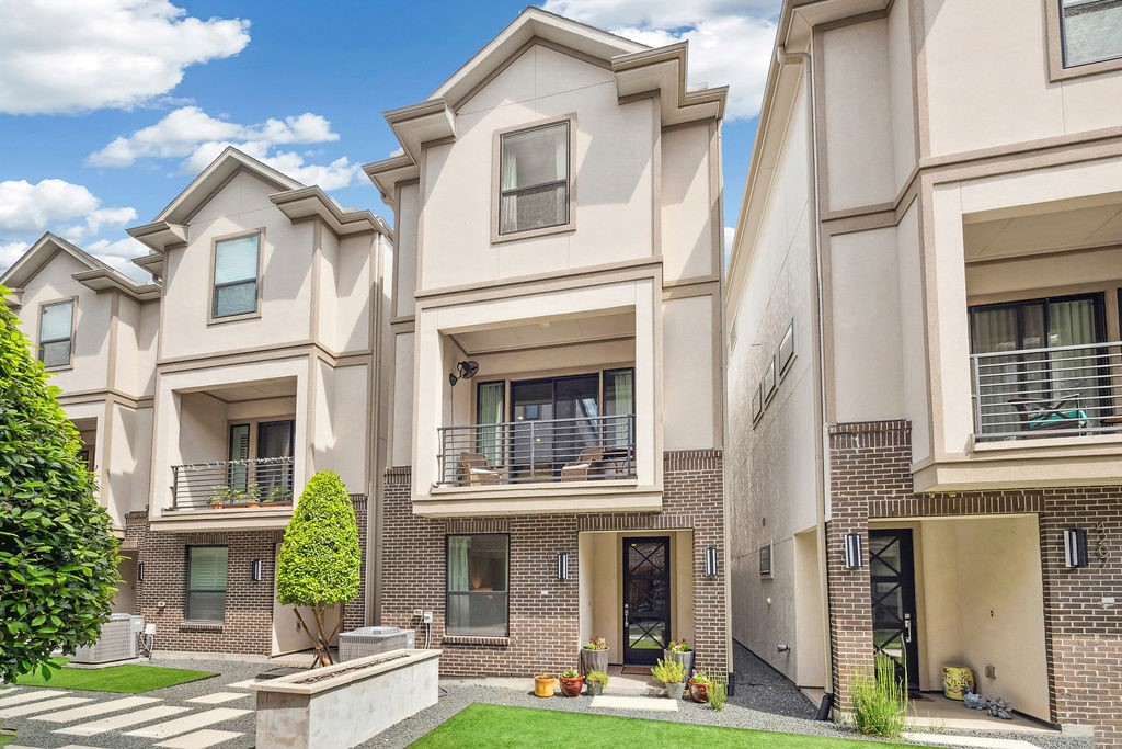 4211 Allen Street Houston, TX 77007 - Photo 1 of 27