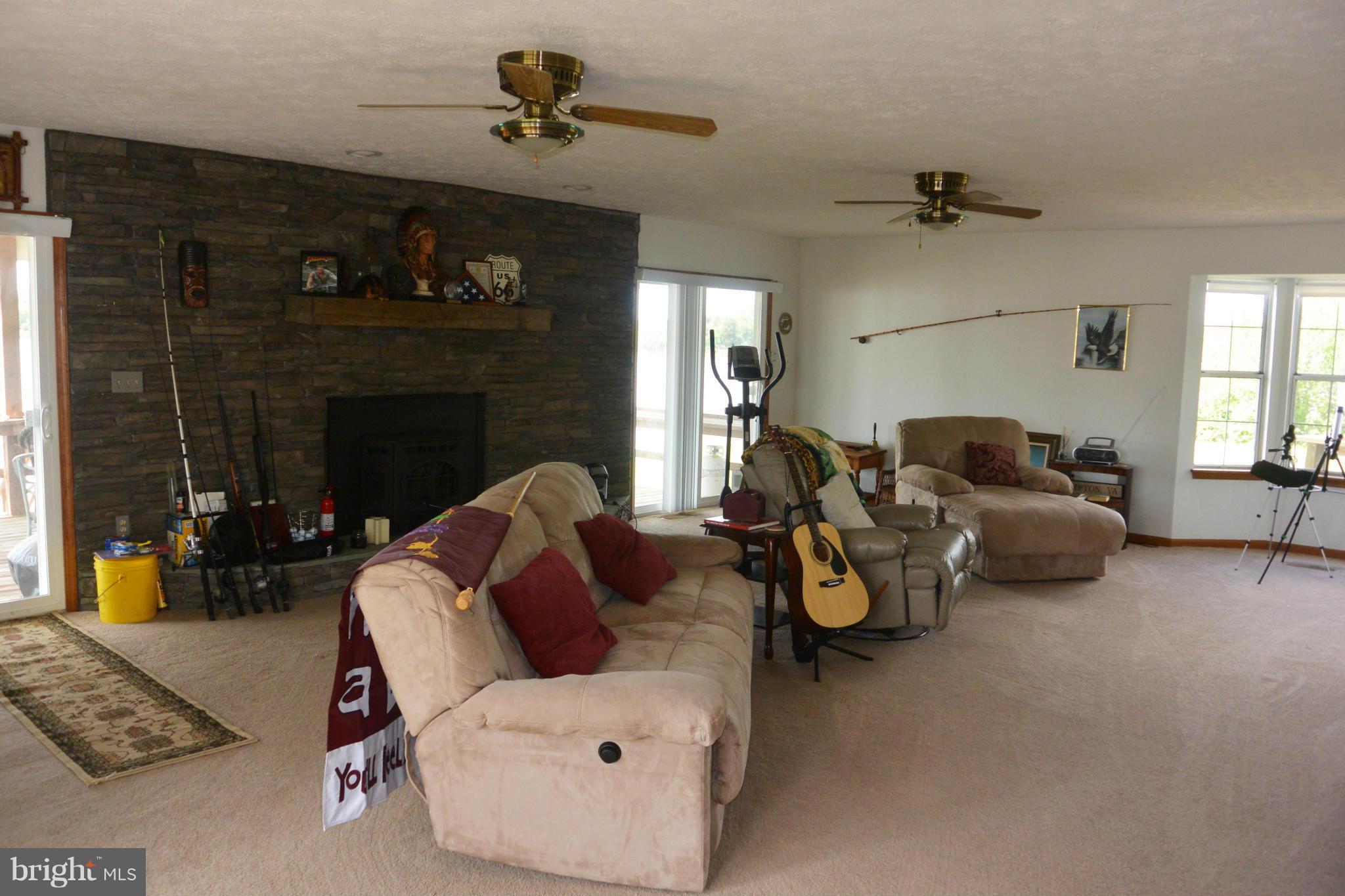 13805 Lloyd Point Farm Road Newburg, MD 20664 - Photo 10 of 27 Living Room