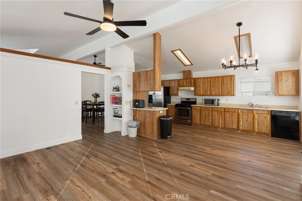 23301 Ridge Rte Drive, Unit 26 Laguna Hills, CA 92653 - Photo 7 of 20