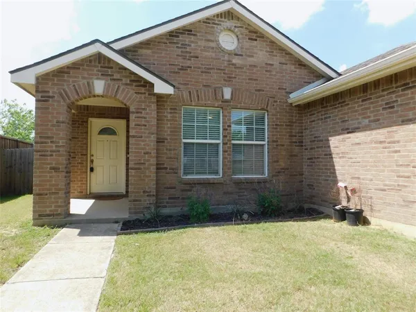$1,900 | 2905 Lipizzan Drive, Denton, TX 76210
