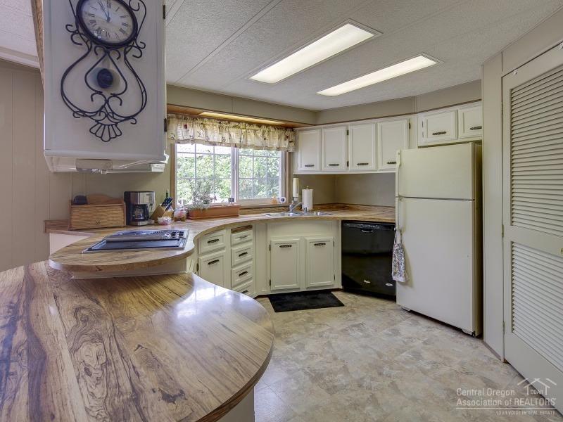 64847 Grande Loop Bend, OR 97701 - Photo 11 of 25 Additional Photo