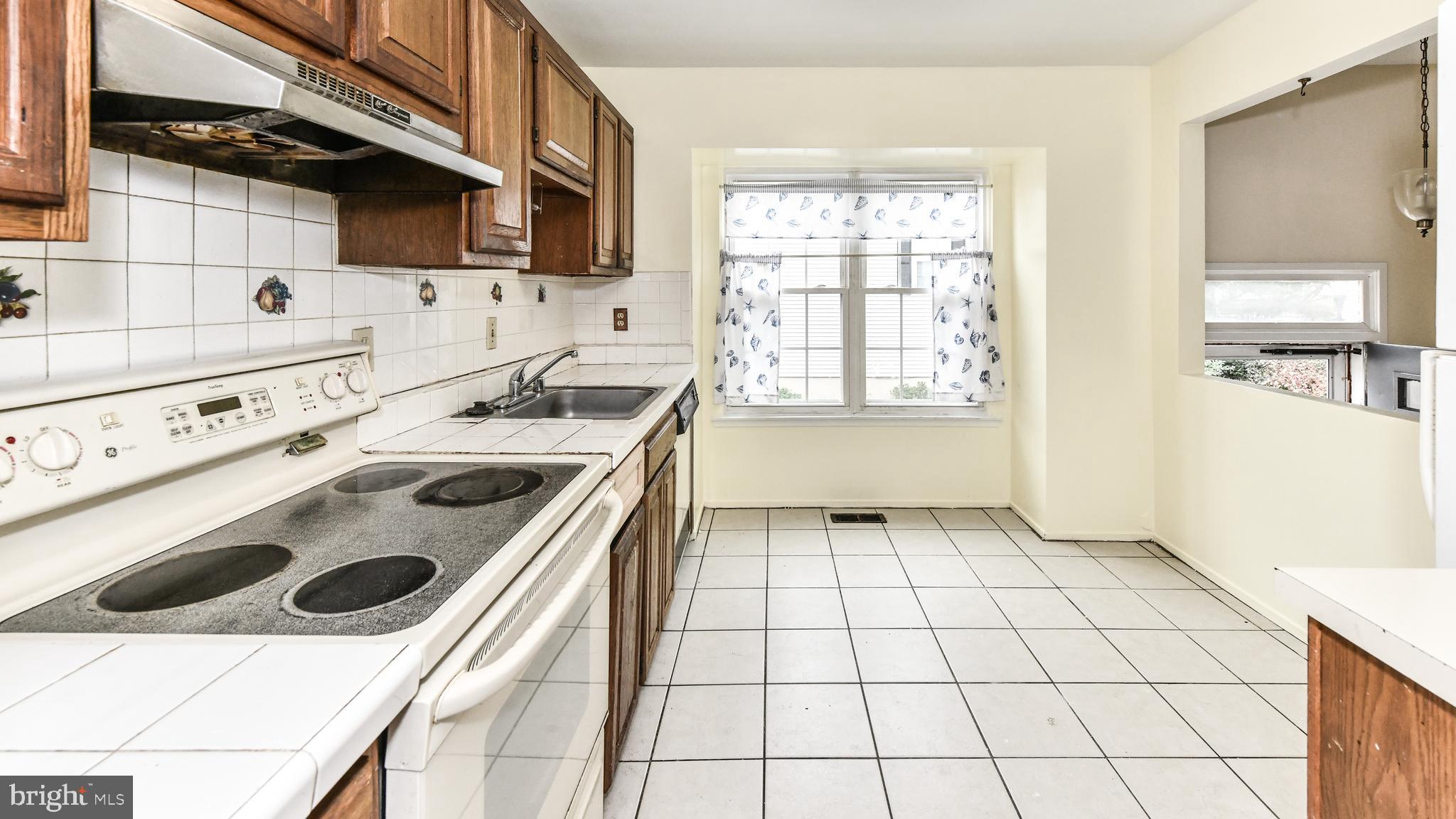2446 Ridgehampton Court Reston, VA 20191 - Photo 3 of 17