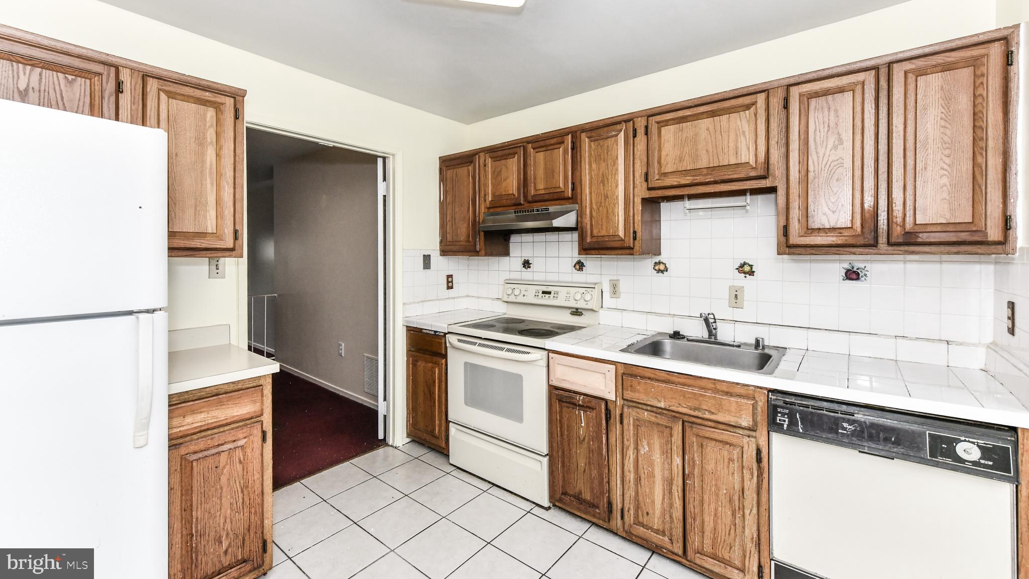 2446 Ridgehampton Court Reston, VA 20191 - Photo 5 of 17