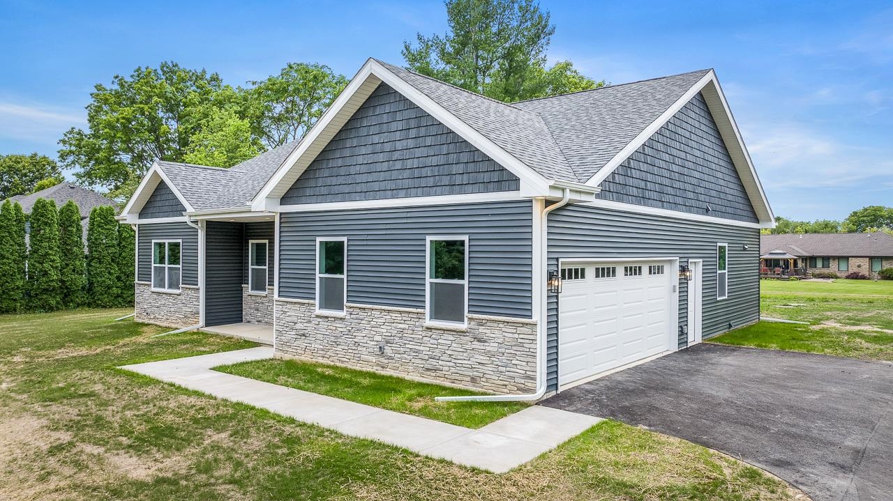 11950 Southgate Road Roscoe, IL 61073 - Photo 1 of 33 Gallery Image 1