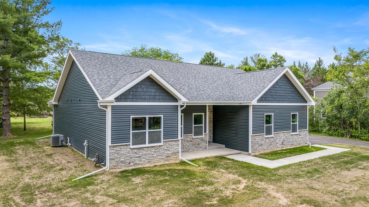 11950 Southgate Road Roscoe, IL 61073 - Photo 2 of 33 Gallery Image 2