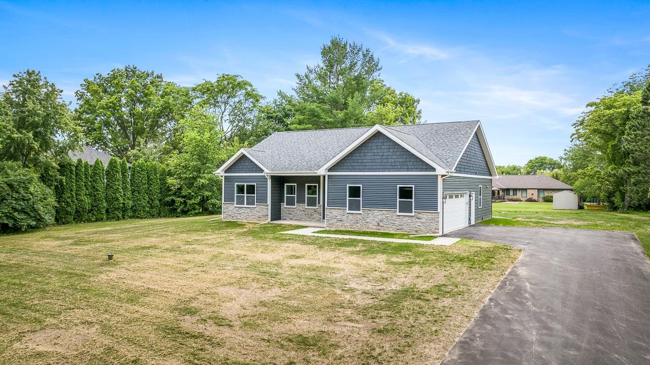 11950 Southgate Road Roscoe, IL 61073 - Photo 3 of 33 Gallery Image 3