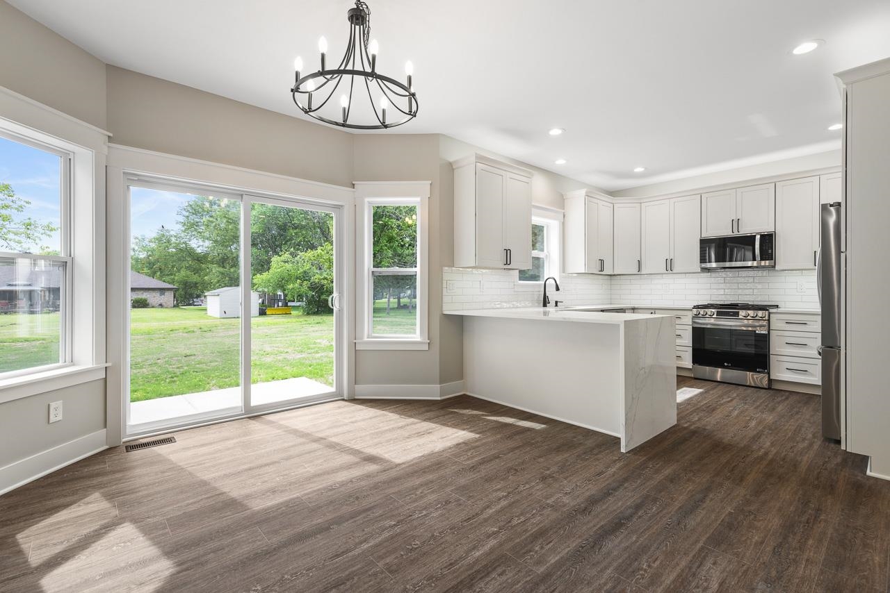 11950 Southgate Road Roscoe, IL 61073 - Photo 10 of 33 Gallery Image 10