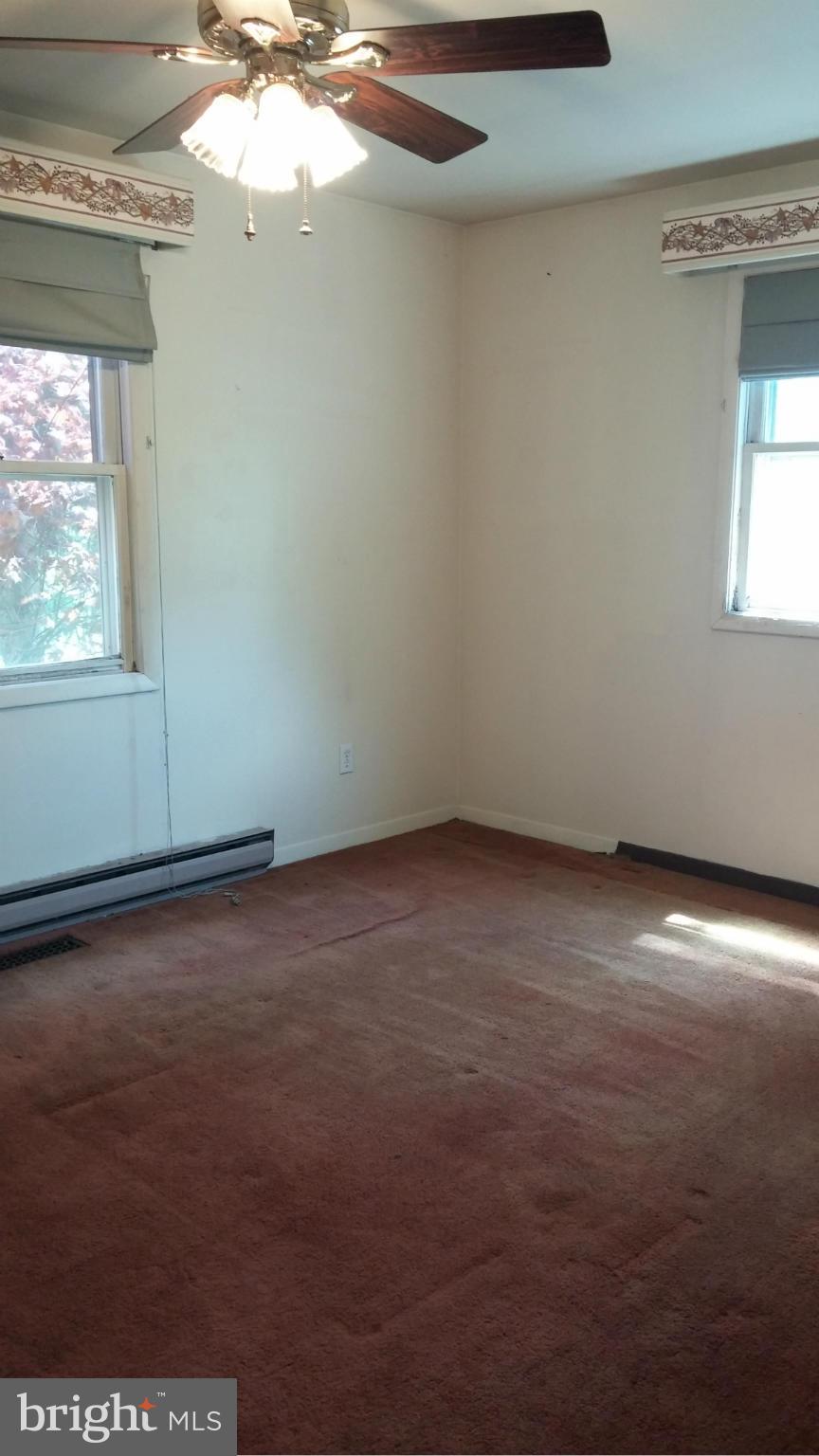 14807 Bottom Road Williamsport, MD 21795 - Photo 18 of 30 an empty room with a window