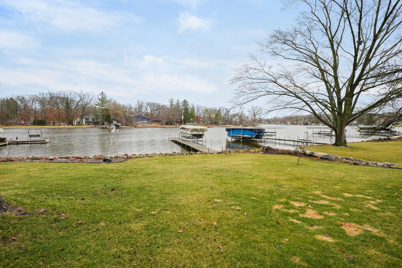 4827 Riverside Road Waterford, WI 53185 - Photo 22 of 28 Shoreline