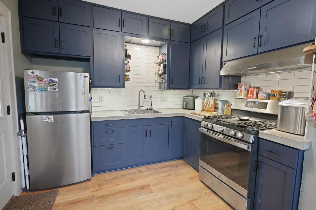 4827 Riverside Road Waterford, WI 53185 - Photo 3 of 28 Kitchen