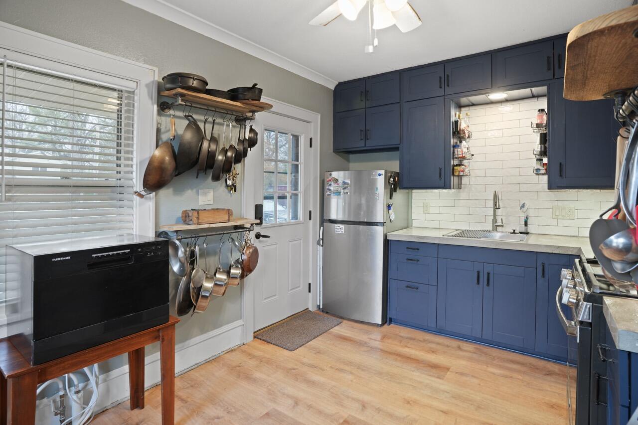 4827 Riverside Road Waterford, WI 53185 - Photo 4 of 28 Kitchen