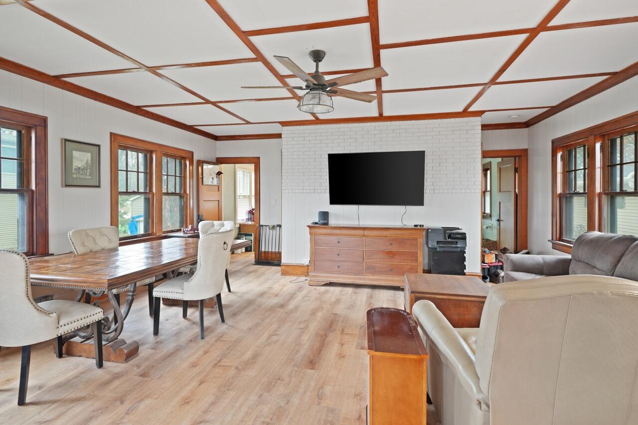 4827 Riverside Road Waterford, WI 53185 - Photo 6 of 28 Living/Dining