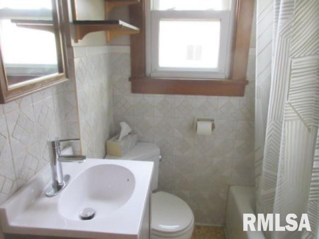 2013 4th Street Moline, IL 61265 - Photo 14 of 33 Gallery Image 14