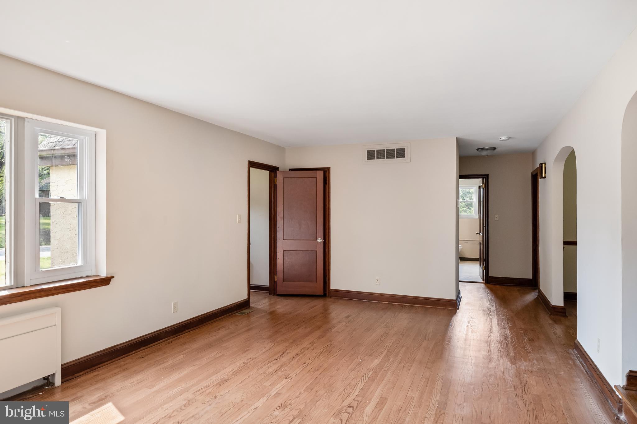 303 Warwick Road Deptford, NJ 08096 - Photo 9 of 46 Living room