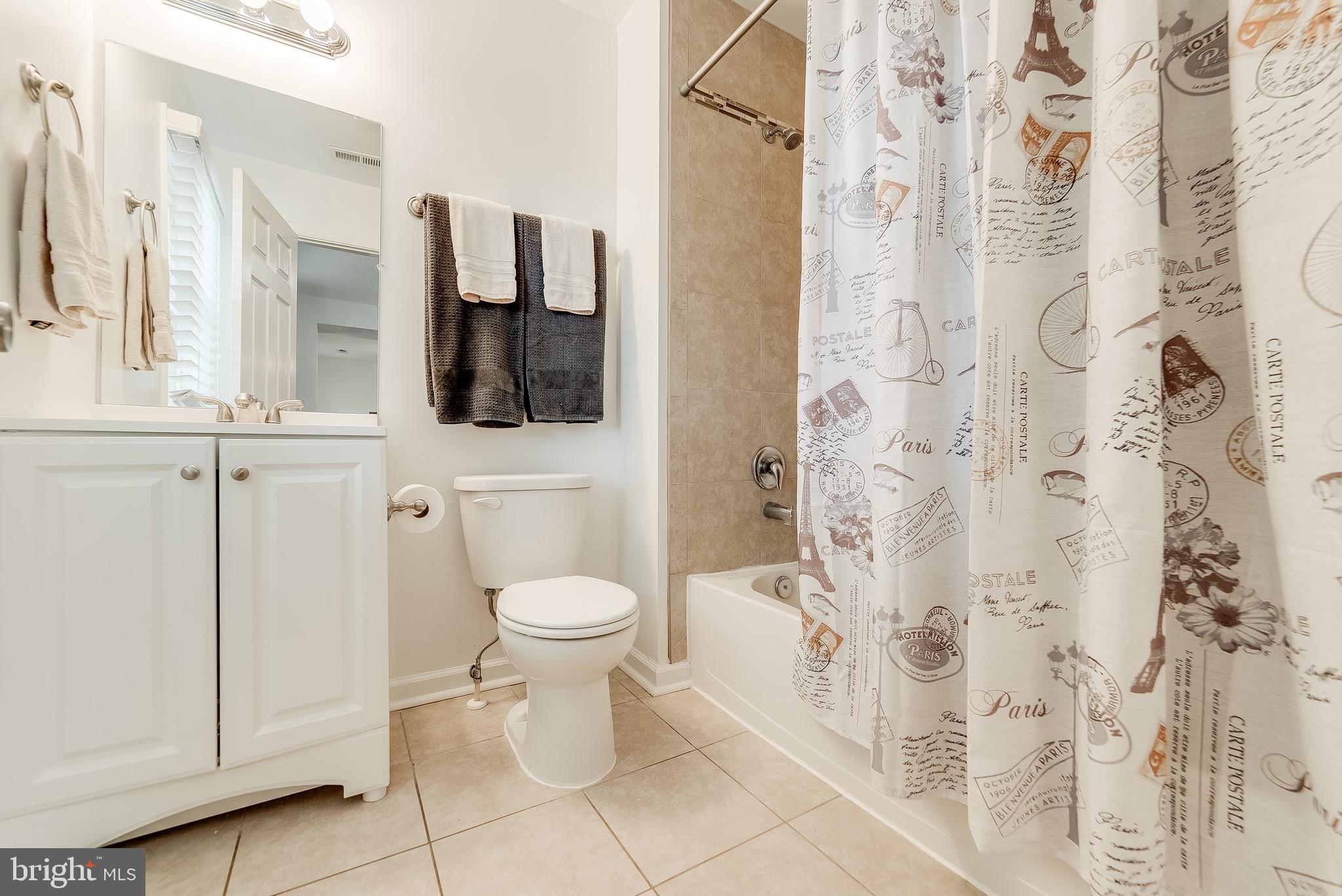 9605 Crest Hill Road Marshall, VA 20115 - Photo 23 of 33 Secondary Bath