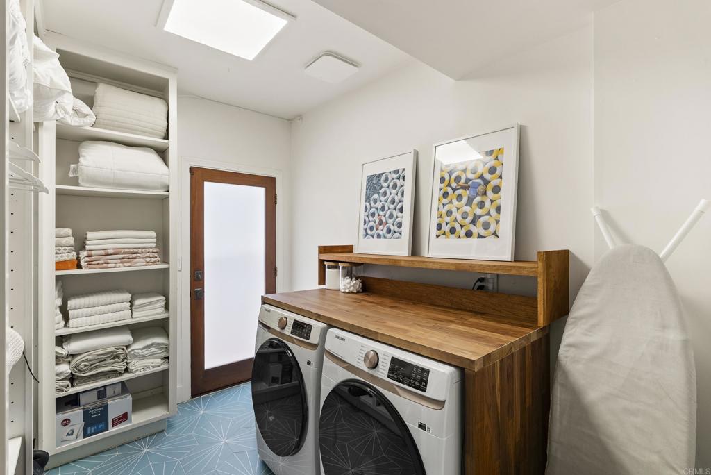 1370 Neptune Avenue Encinitas, CA 92024 - Photo 28 of 31 a view of livingroom with washer and dryer