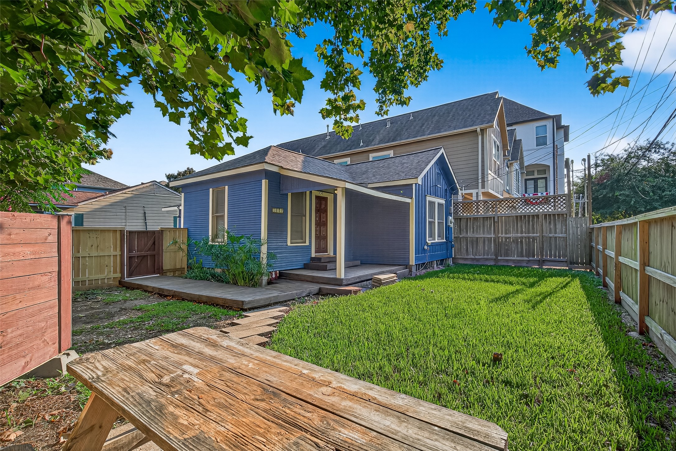 5122 Larkin Street Houston, TX 77007 - Photo 2 of 28 How about living in a precious home of your own -- with a big fenced yard! Landlords are PET FRIENDLY.
