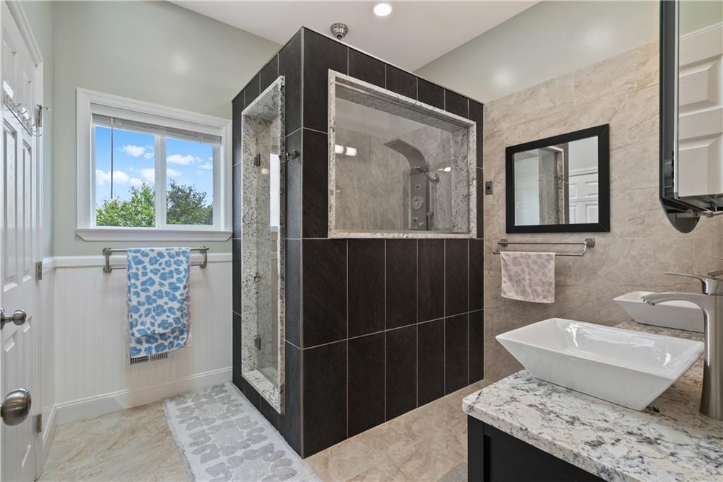 117 Gill Hall Road Clairton, PA 15025 - Photo 19 of 43 Large owner en-suite bath