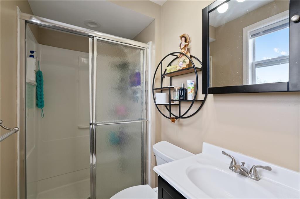117 Gill Hall Road Clairton, PA 15025 - Photo 24 of 43 2nd Bedroom en-suite bath.