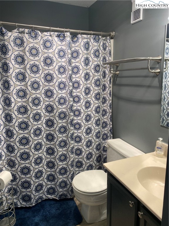 301 Pinnacle Inn Road, Unit 1306 Beech Mountain, NC 28604 - Photo 14 of 19 a bathroom with a sink toilet and shower